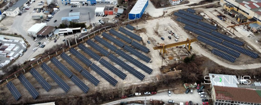 Solarmodule auf großer Fläche in Bulgarien