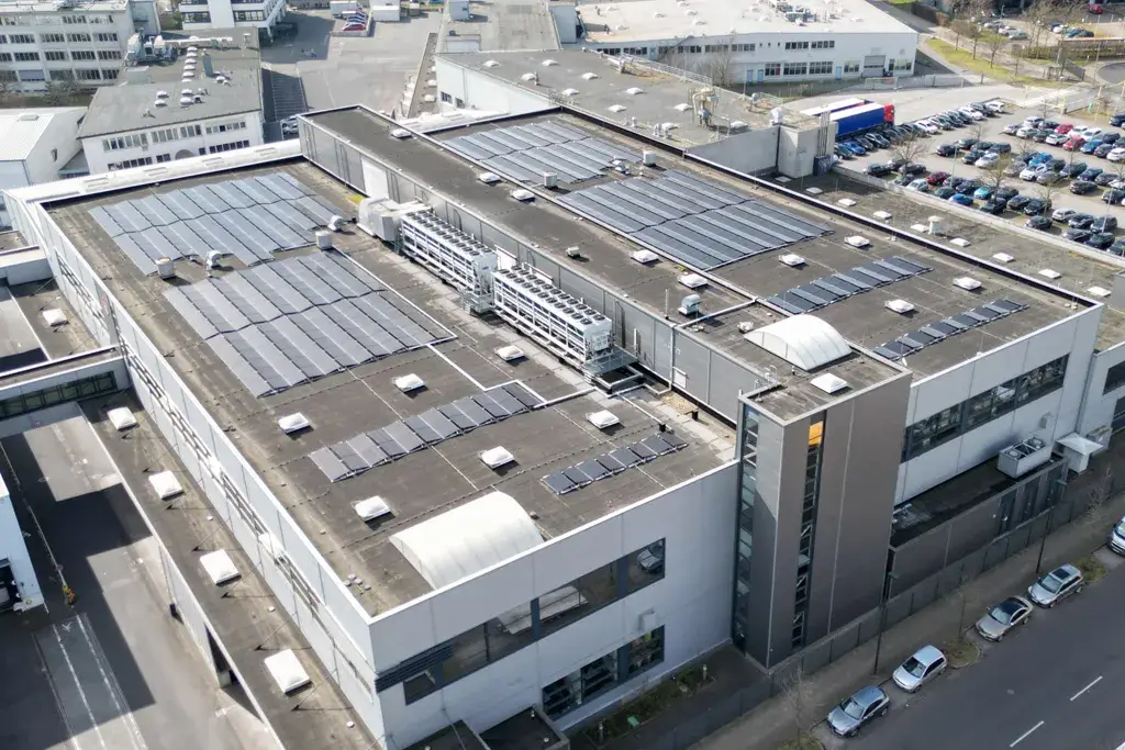 Photovoltaik für Unternehmen: Drohnenaufnahme