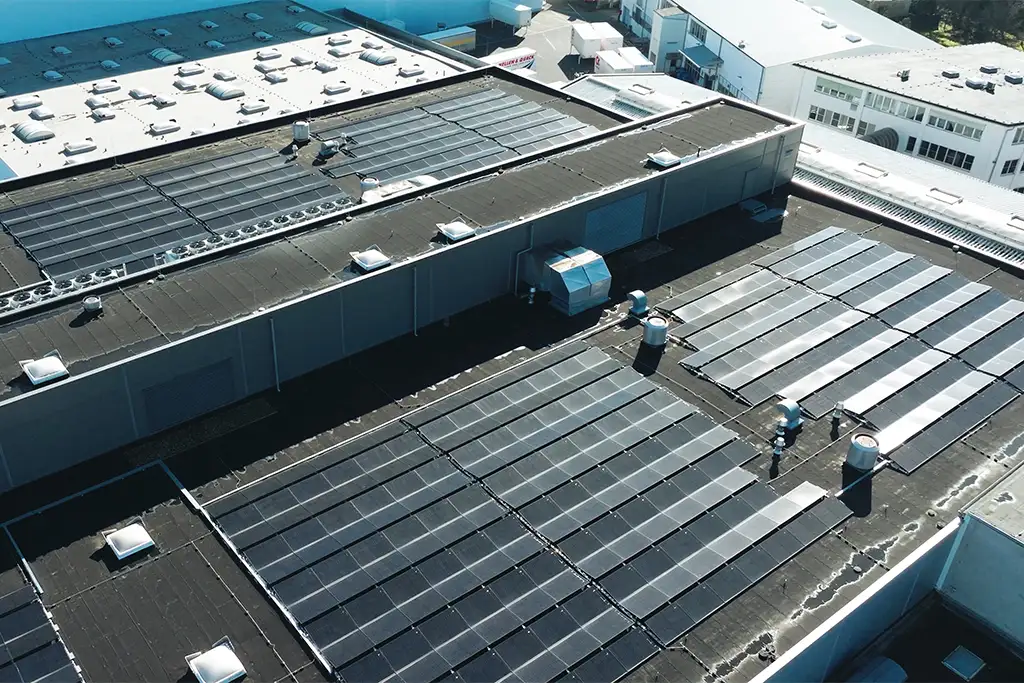 PV-Direktvermarktung | Photovoltaikanlage auf Gewerbedach mit über 100 kWp Leistung
