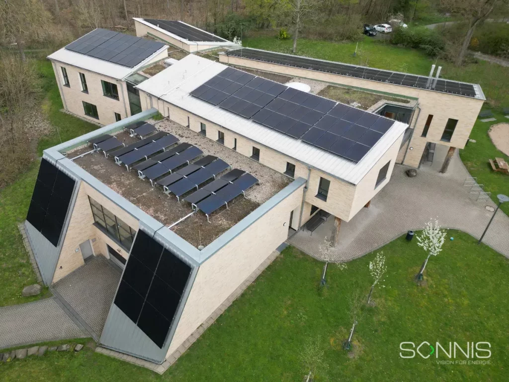 Photovoltaikanlage auf unterschiedlichen Dachformen